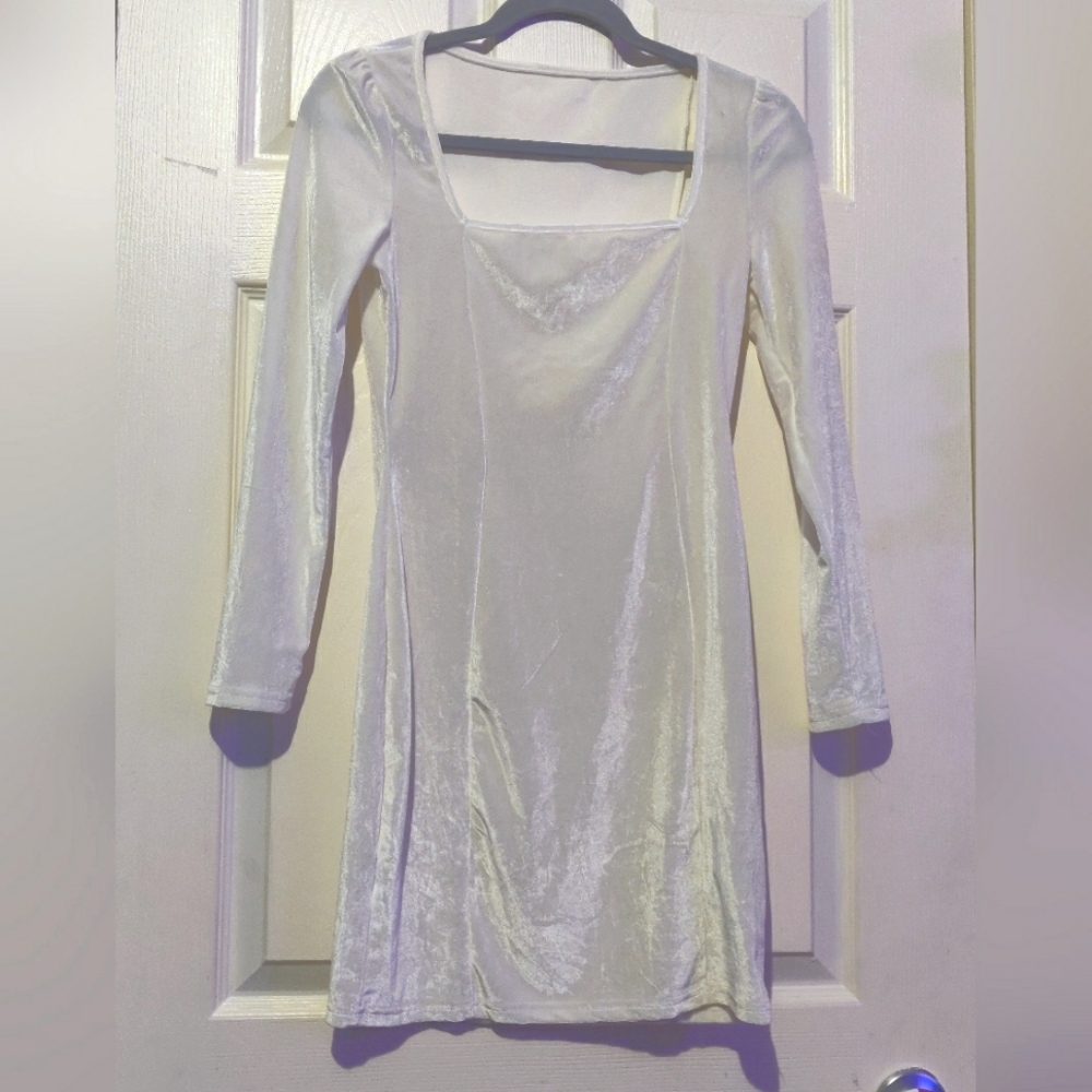❤️3/$10 NWOT WHITE VELOUR BODYCON